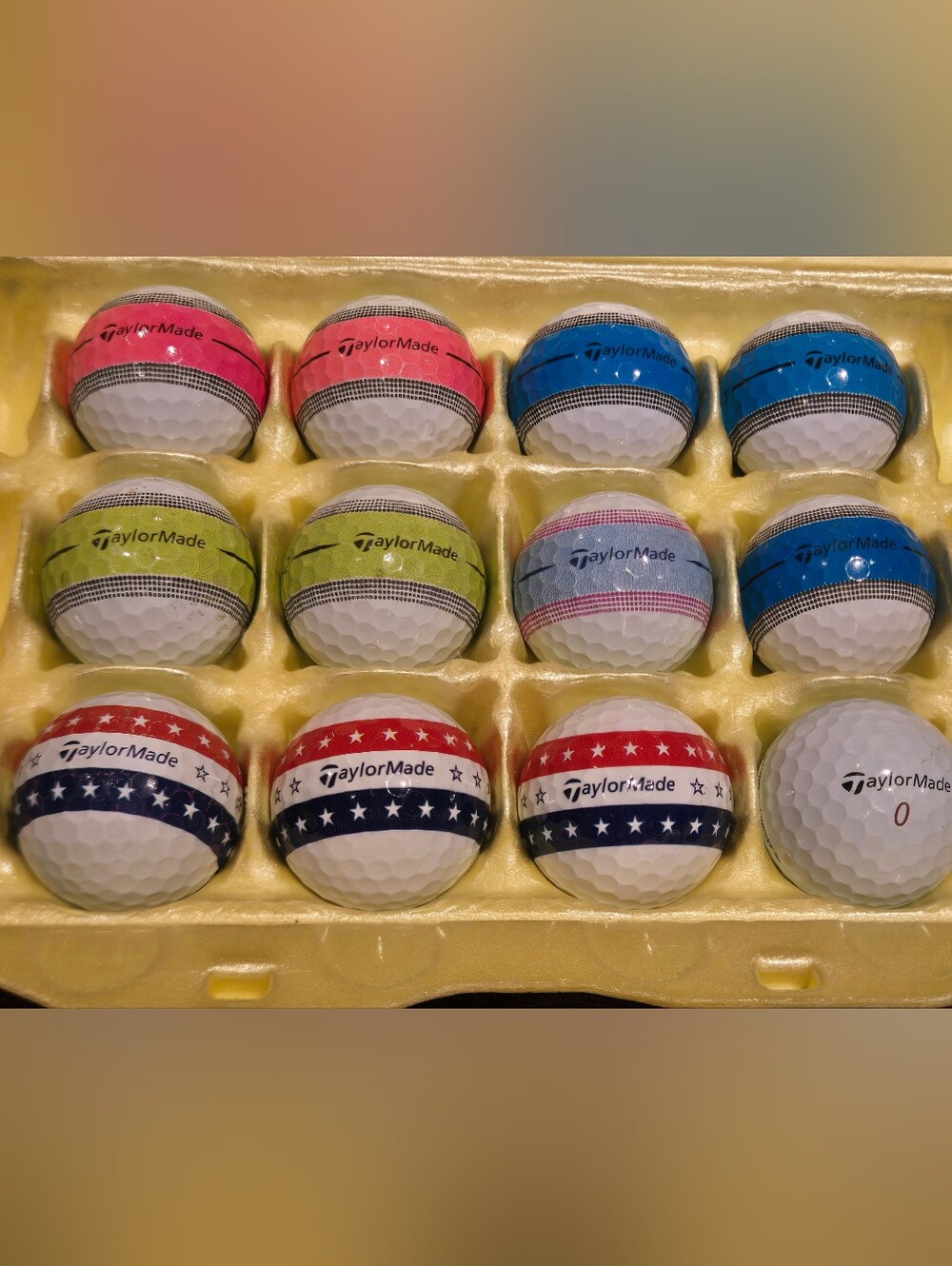12 Taylormade Tour Response Golf balls. Very Good condition!